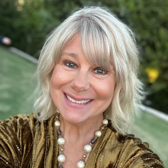 Meet your Posher, Beth - Picture 2 of 2